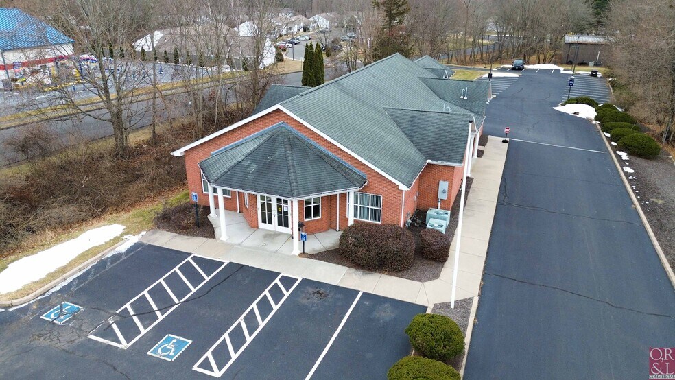 1009 New Haven Rd, Naugatuck, CT à vendre - Photo du bâtiment - Image 3 de 23