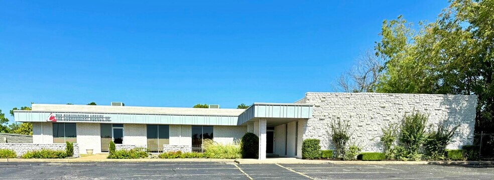 2251 E Skelly Dr, Tulsa, OK à louer - Photo du bâtiment - Image 1 de 3