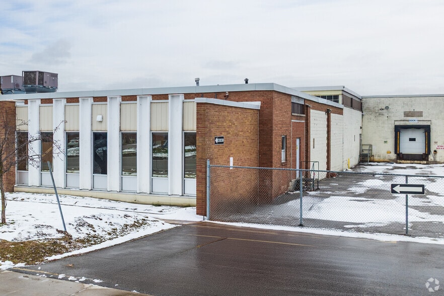 1220 Birchmount Rd, Toronto, ON for lease - Building Photo - Image 2 of 4