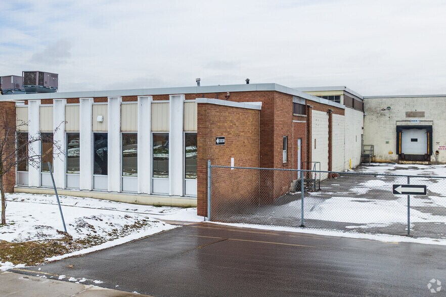 1220 Birchmount Rd, Toronto, ON à louer - Photo du bâtiment - Image 2 de 4
