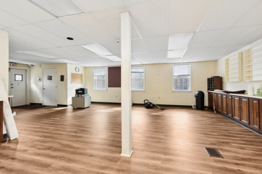 5610 Dogwood Rd, Gwynn Oak, MD à vendre - Photo intérieure - Image 2 de 11