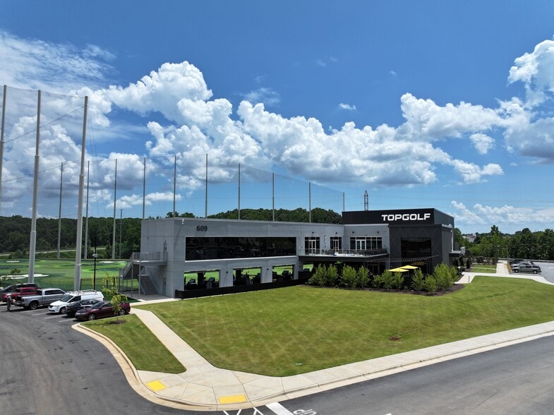 609 Guilford College Rd, Greensboro, NC for sale - Building Photo - Image 3 of 9