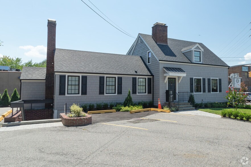90 Glen Cove Rd, Greenvale, NY à louer - Photo du bâtiment - Image 2 de 3