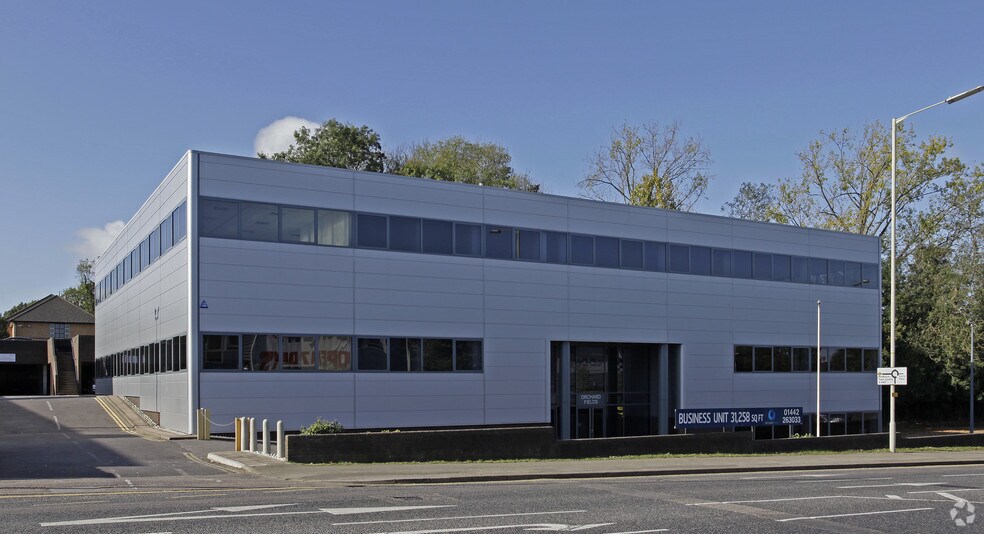 Maylands Ave, Hemel Hempstead à vendre - Photo du bâtiment - Image 2 de 10