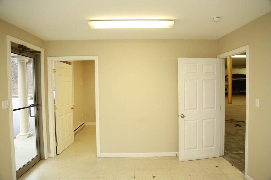 925 Canyon Rd, Morgantown, WV à louer - Photo du bâtiment - Image 2 de 12