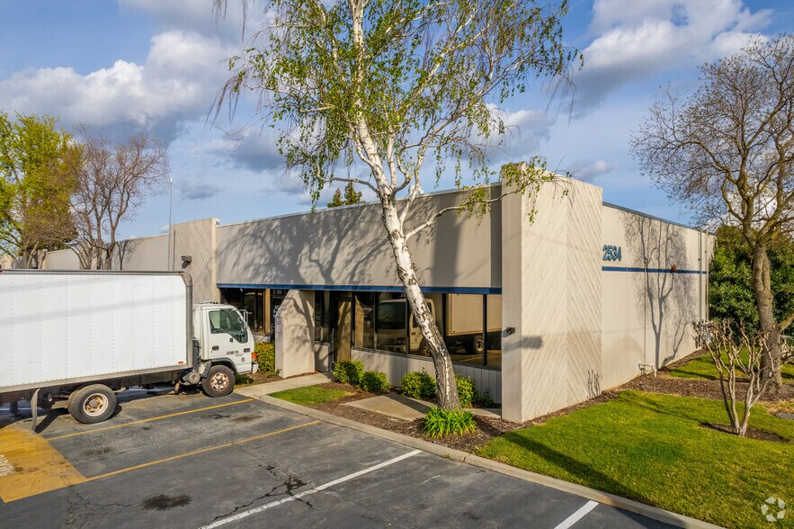 2534-2568 Industrial Blvd, West Sacramento, CA à louer - Photo principale - Image 1 de 6