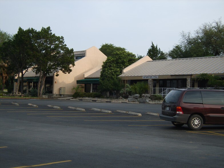 14500 RR 12, Wimberley, TX à louer - Photo du bâtiment - Image 3 de 17