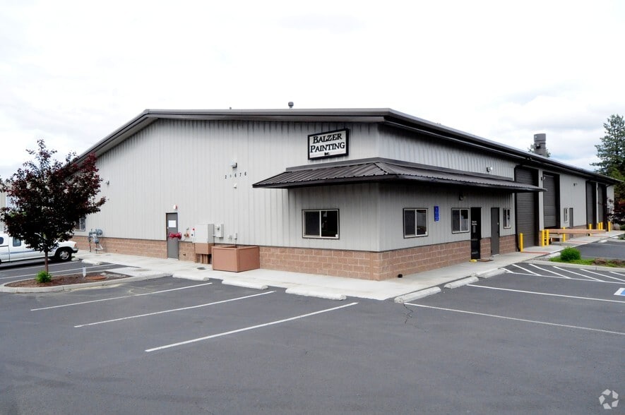 20676 Carmen Loop, Bend, OR for sale - Primary Photo - Image 1 of 28