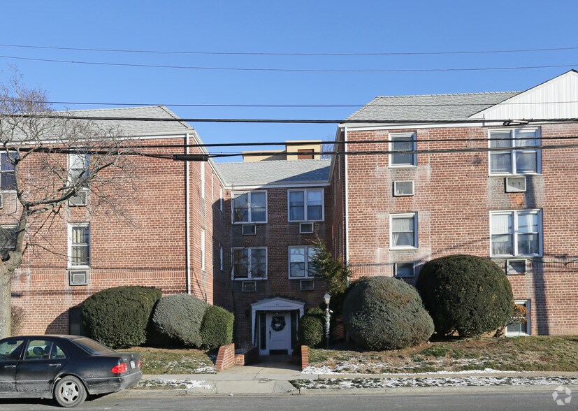 91-99 Grand Ave, Rockville Centre, NY à vendre - Photo du bâtiment - Image 2 de 9