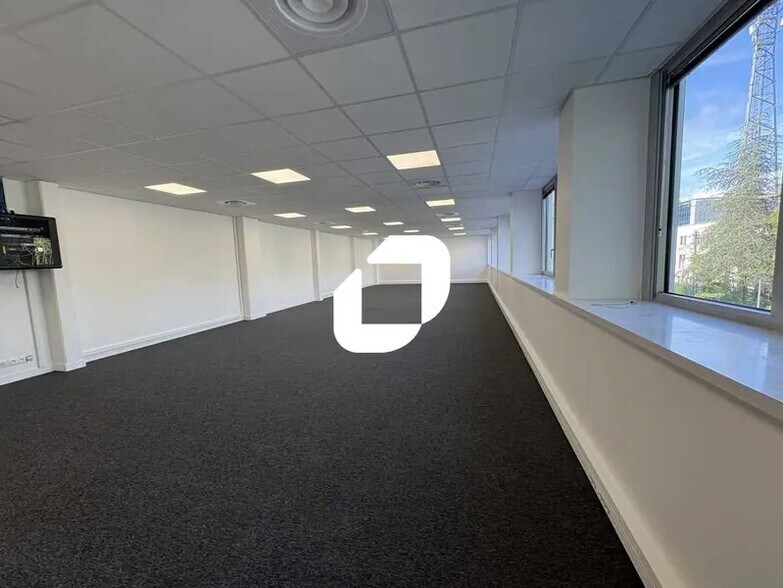 Office in Vélizy-Villacoublay for lease - Interior Photo - Image 2 of 20