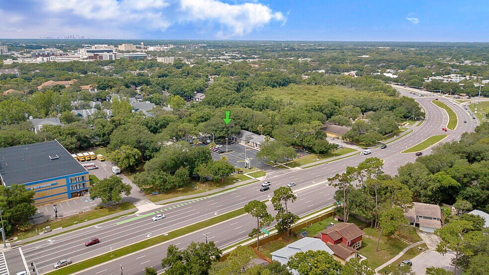 14517 Bruce B Downs Blvd, Tampa, FL à louer - Photo du bâtiment - Image 2 de 13