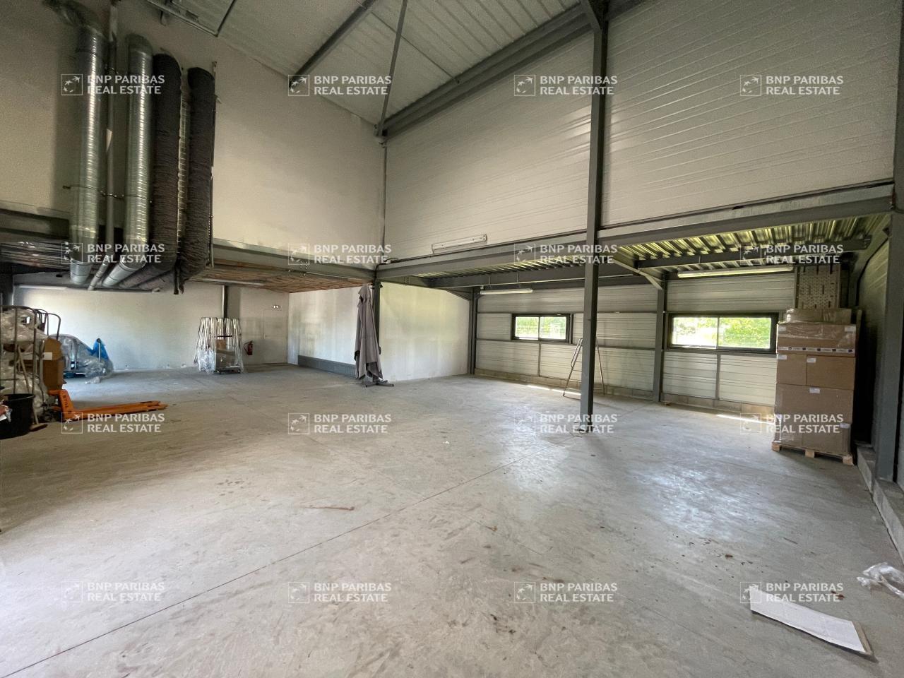 Flex dans Noyal-sur-Vilaine à louer Photo du bâtiment- Image 1 de 8