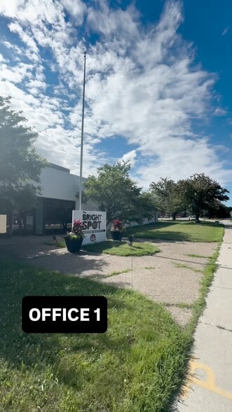 2378 Wilshire Blvd, Mound, MN for lease - Commercial Listing Video - Image 3 of 26