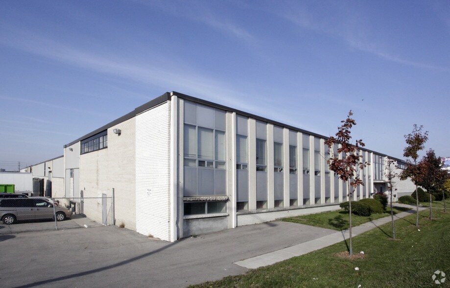3636 Weston Rd, Toronto, ON à louer - Photo du bâtiment - Image 1 de 2