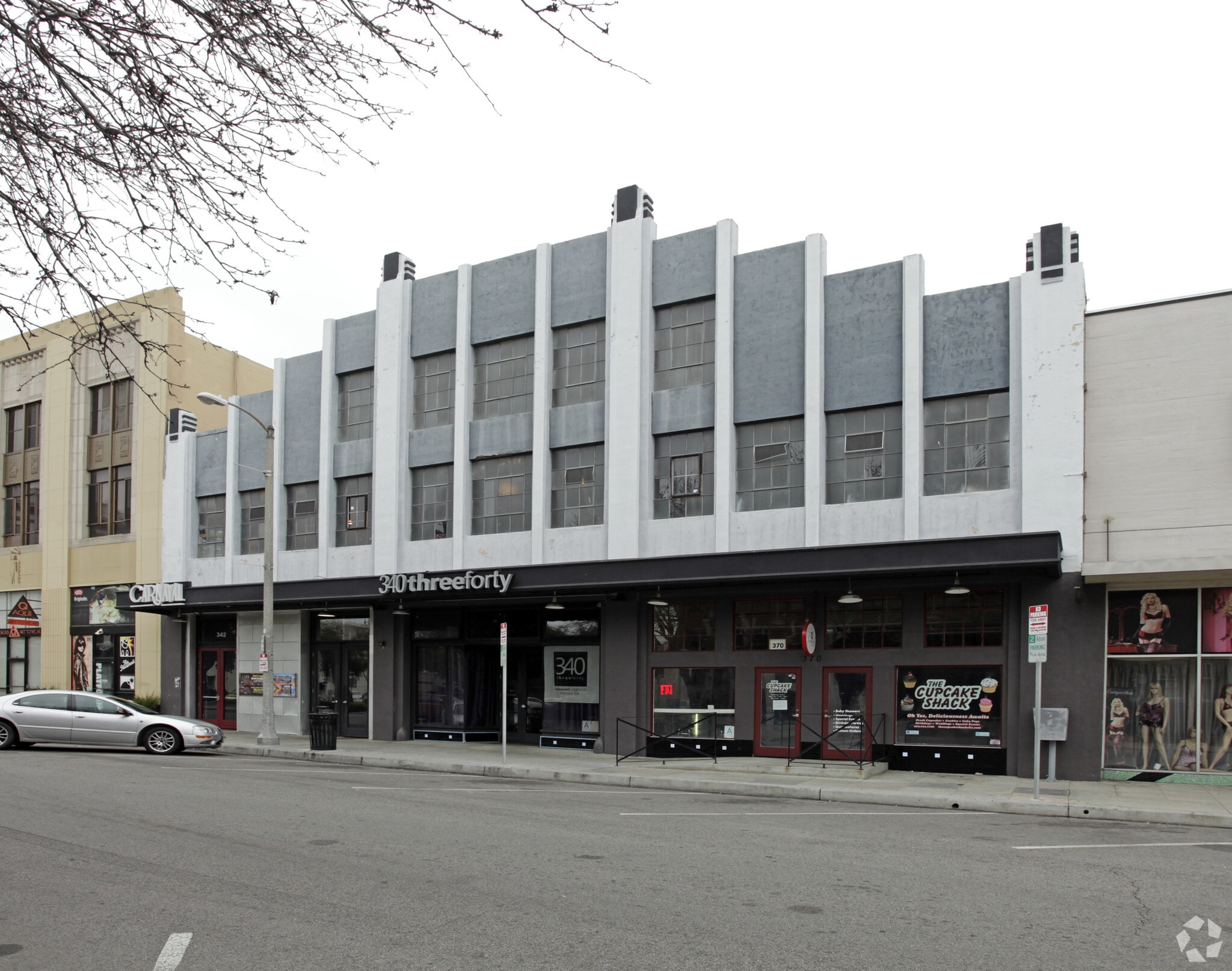 340-370 S Thomas St, Pomona, CA à louer Photo du bâtiment- Image 1 de 3