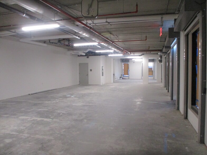 449 Chester St, Brooklyn, NY for lease - Interior Photo - Image 2 of 7