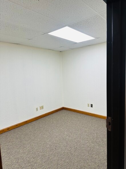 11102 N Stratford Dr, Oklahoma City, OK for sale - Building Photo - Image 3 of 25