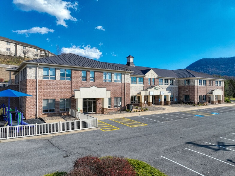 105 Stony Pointe Way, Strasburg, VA for lease - Building Photo - Image 2 of 13