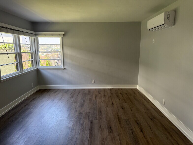 1311-1315 N Allesandro St, Los Angeles, CA à vendre - Photo du bâtiment - Image 3 de 21