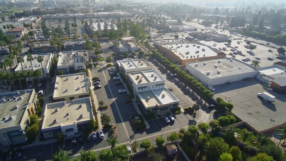 14788 Pipeline Ave, Chino Hills, CA à vendre - Photo du bâtiment - Image 2 de 12