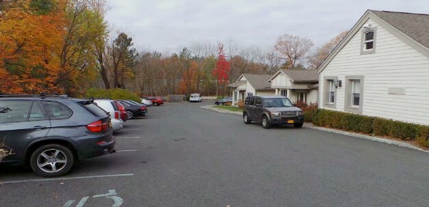 1 Hunter Ave, Armonk, NY à louer - Photo du bâtiment - Image 3 de 15