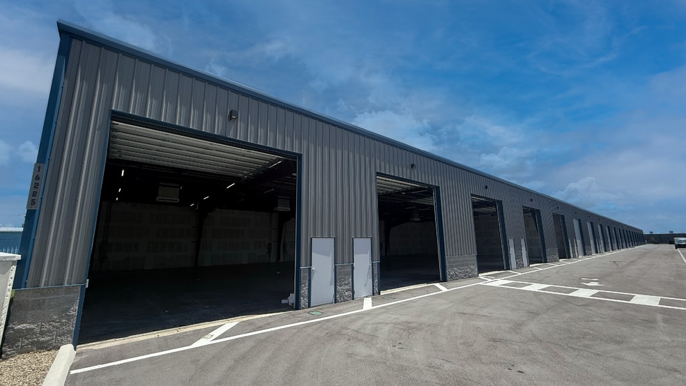 16261 Pine Ridge Rd, Fort Myers, FL for lease - Building Photo - Image 2 of 11