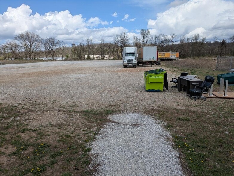 2172 N Fox Hollow Rd, Nixa, MO à louer - Photo du bâtiment - Image 2 de 4