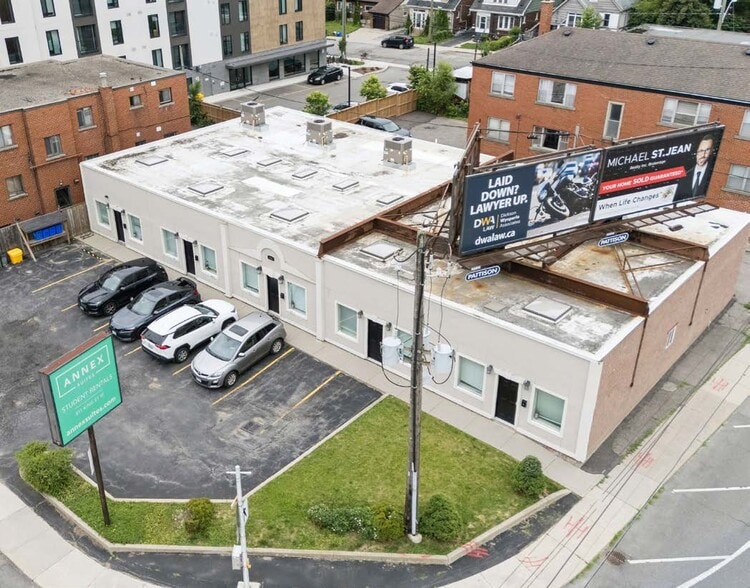 811 King St W, Hamilton, ON à vendre - Photo du bâtiment - Image 2 de 5