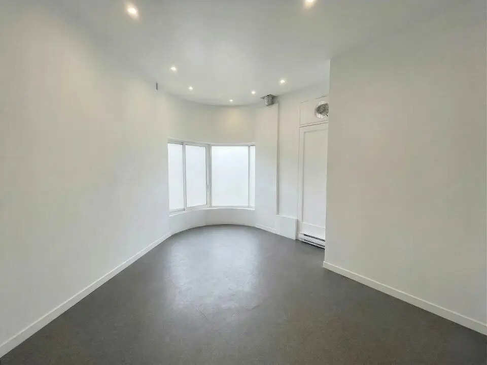 Retail in Nice for sale Interior Photo- Image 1 of 4