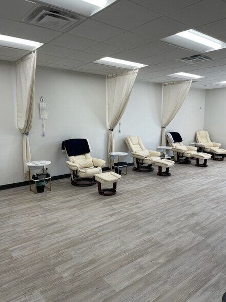 1535-1539 N Leroy St, Fenton, MI à louer - Photo intérieure - Image 2 de 6