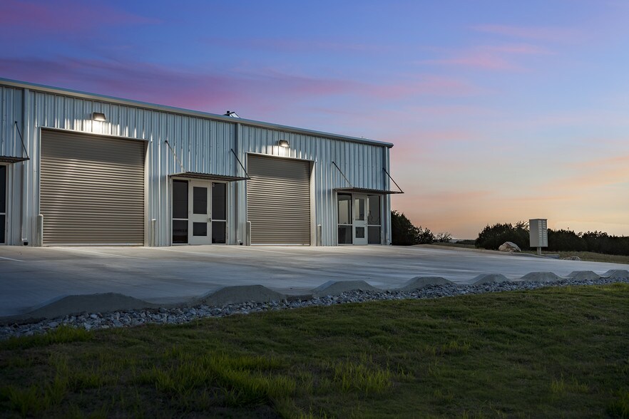 121 CR 423, Spicewood, TX à louer - Photo principale - Image 1 de 24