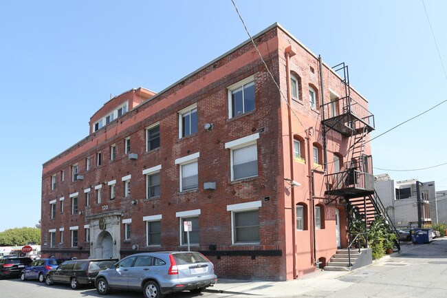 Plus de détails pour 120 Westminster Ave, Venice, CA - Multi-résidentiel à vendre