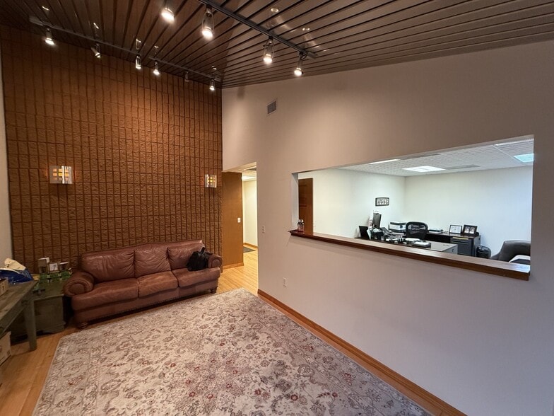5131 Industry Dr, Melbourne, FL for lease - Building Photo - Image 3 of 12
