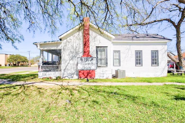 318 E Washington Ave, Navasota, TX à louer - Photo du bâtiment - Image 3 de 12