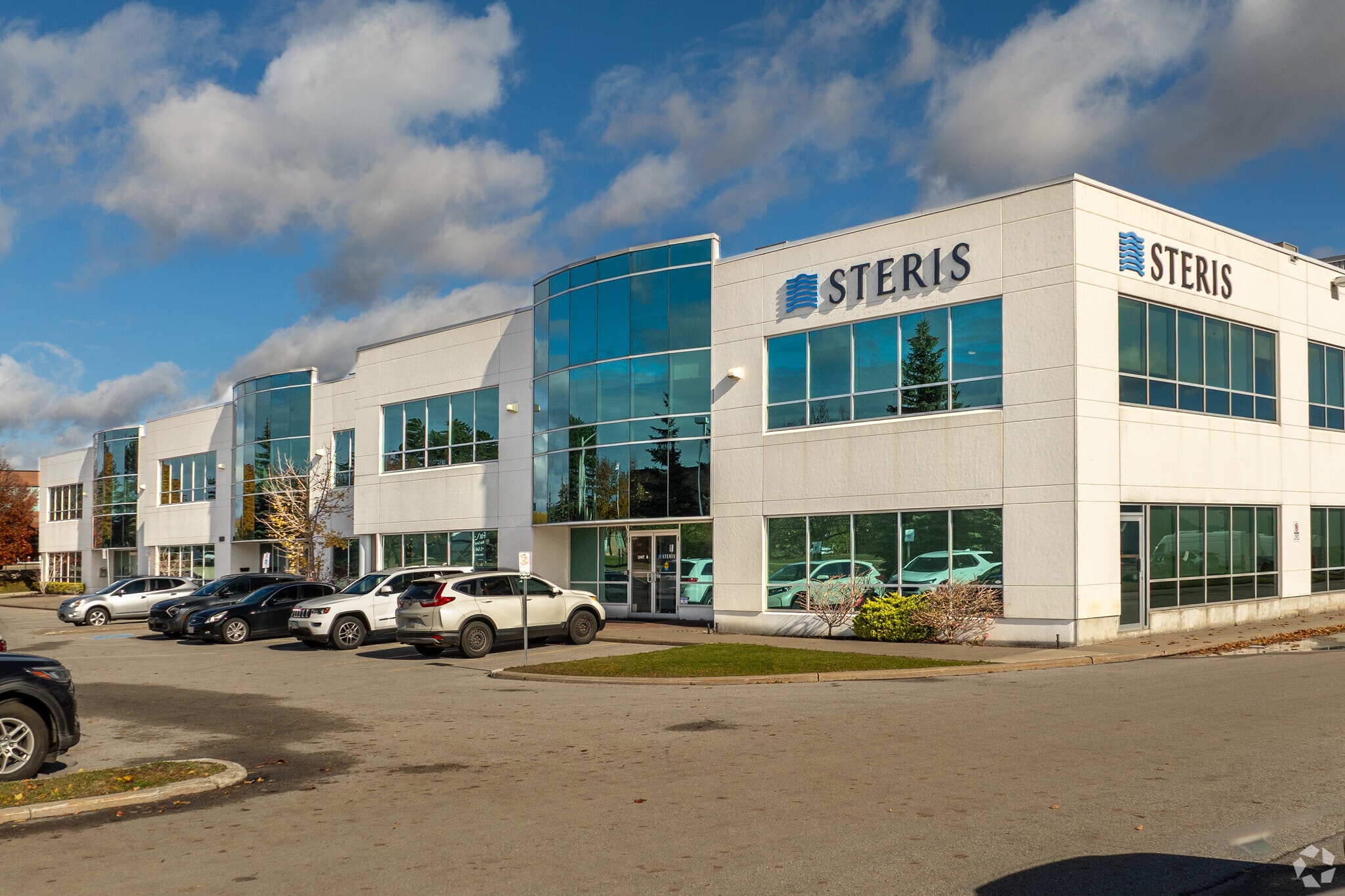 88B E Beaver Creek Rd, Richmond Hill, ON for sale Primary Photo- Image 1 of 1