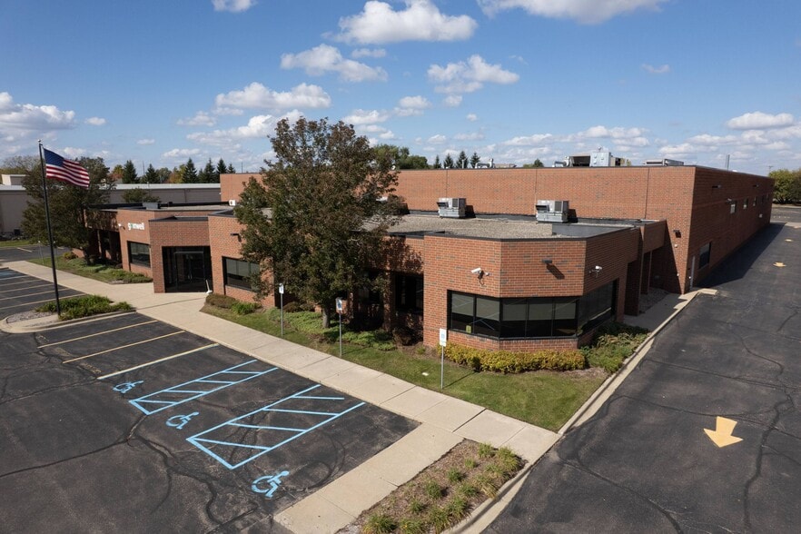 1872 Enterprise Dr, Rochester Hills, MI for sale - Building Photo - Image 2 of 5