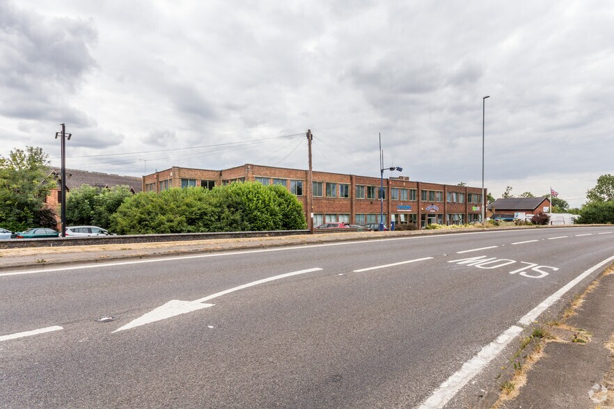 London Rd, Daventry à vendre - Photo du bâtiment - Image 2 de 3
