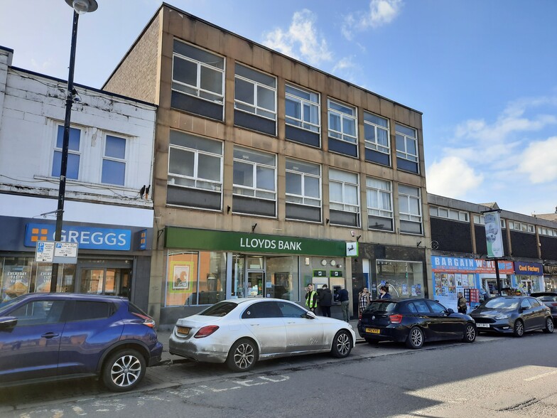 Commercial Street, Batley à louer - Photo du b timent - Image 1 de 2