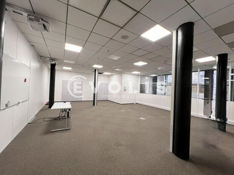 Office in Bordeaux for lease - Interior Photo - Image 3 of 8