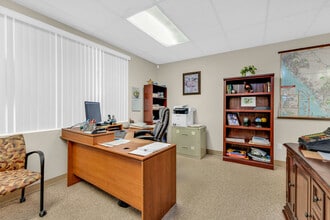 493 Barger Dr, Port Charlotte, FL for sale Interior Photo- Image 2 of 10