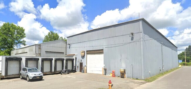 Plus de détails pour 6-14 N Franklin St, Cortland, NY - Industriel à louer