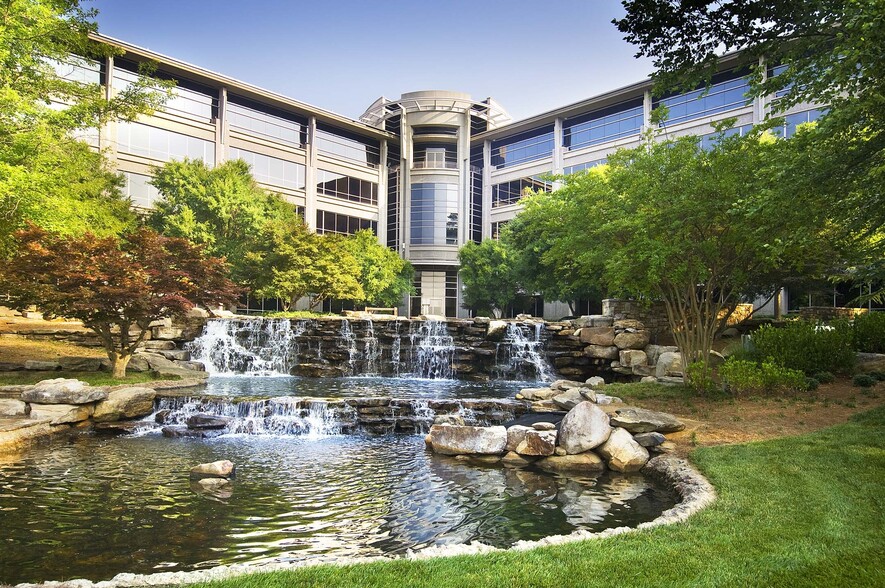 1150 Sanctuary Pky, Alpharetta, GA for lease - Building Photo - Image 1 of 27