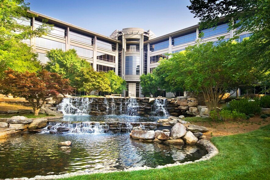 1150 Sanctuary Pky, Alpharetta, GA à louer - Photo principale - Image 1 de 26