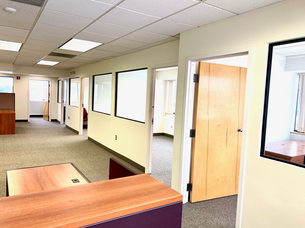 495 Old Connecticut Path, Framingham, MA 01701 - Unit 2nd Floor - - Interior Photo - Image 2 of 13
