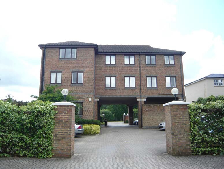 Portsmouth Rd, Esher à vendre - Photo du bâtiment - Image 3 de 24