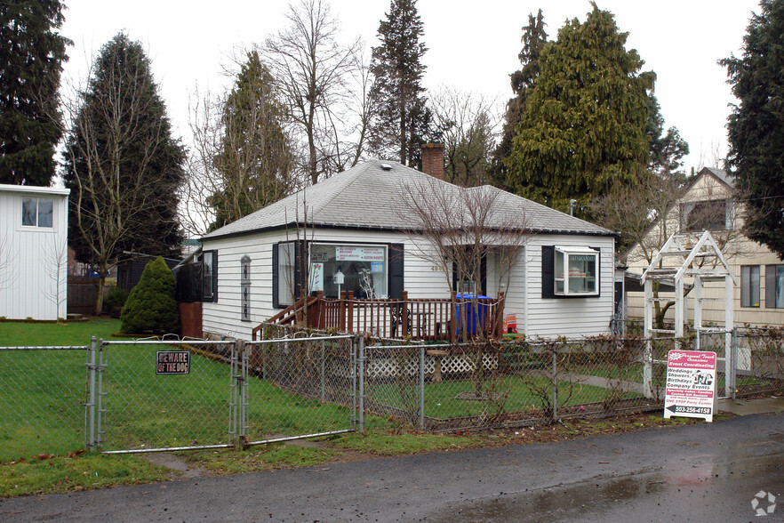 Four Industrial Building Opportunity portfolio of 4 properties for sale on LoopNet.ca - Building Photo - Image 2 of 6