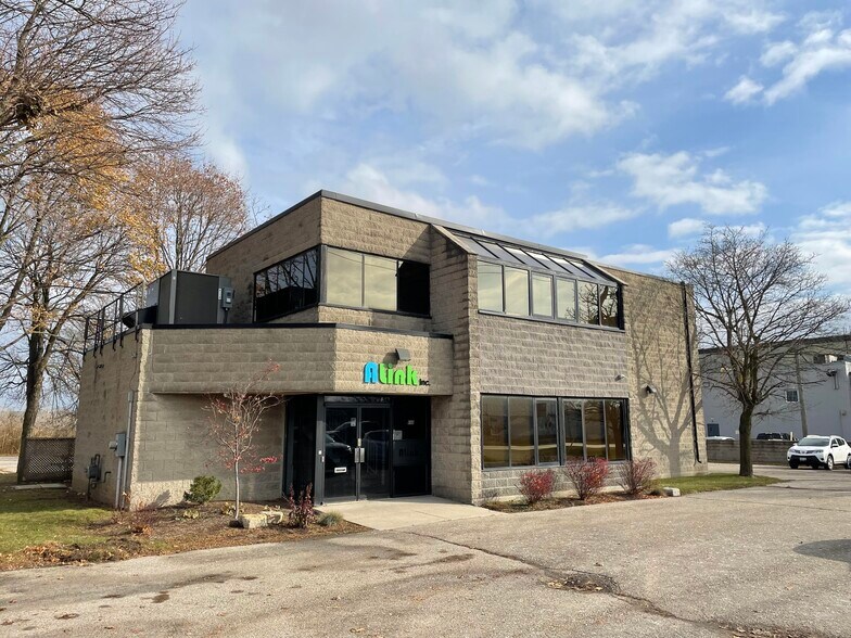 680 Industrial Rd, London, ON à vendre - Photo du bâtiment - Image 1 de 6