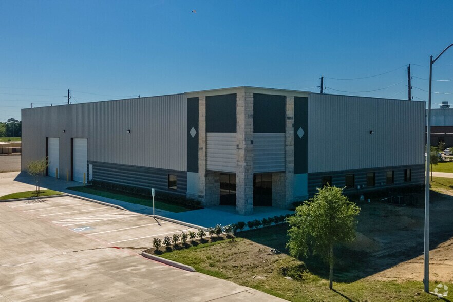 8110 Parkside Ave, Baytown, TX à louer - Photo du bâtiment - Image 2 de 5