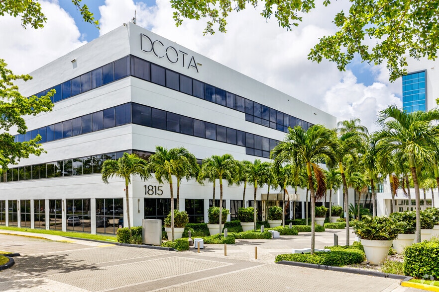 1815 Griffin Rd, Dania Beach, FL for lease - Building Photo - Image 2 of 10