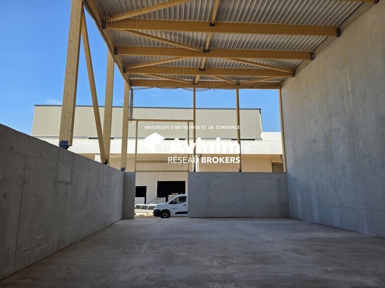 Industrial in Montpellier for sale - Building Photo - Image 2 of 3